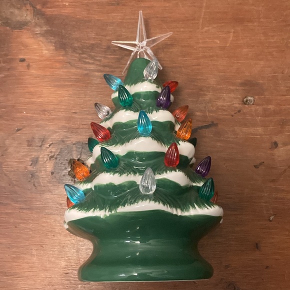 NWT 9” Green & White Snow- LED Light Up Ceramic Tree 🎄 Decoration w/ 30 Bulbs - Picture 16 of 17